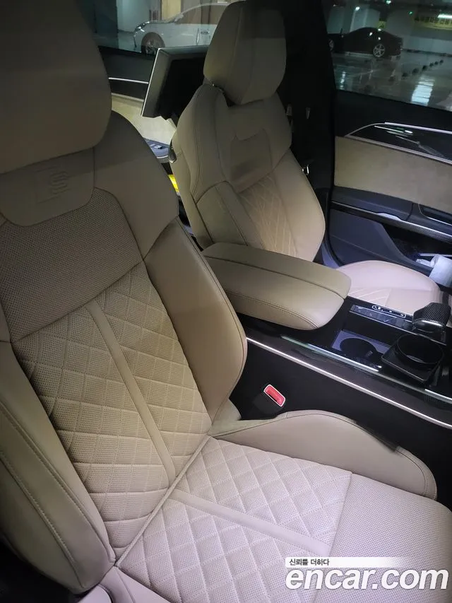 Audi S8 2021 thumb 11