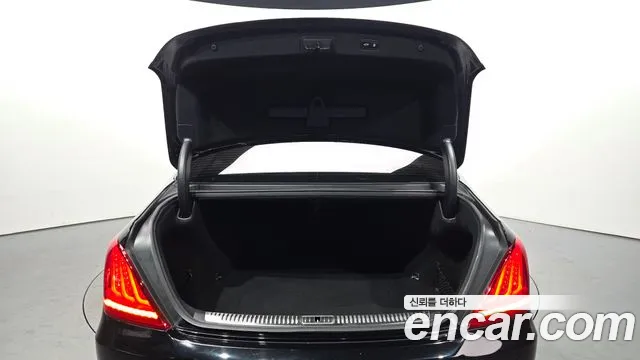 Genesis G90 2016 thumb 10