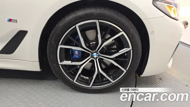 BMW 5 серии 2023 thumb 11