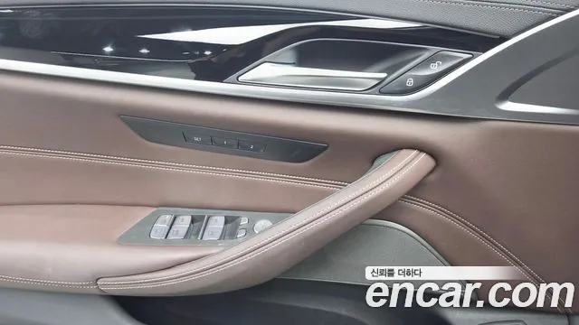 BMW 5 серии 2023 thumb 9