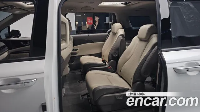 Kia Carnival 2021 thumb 4