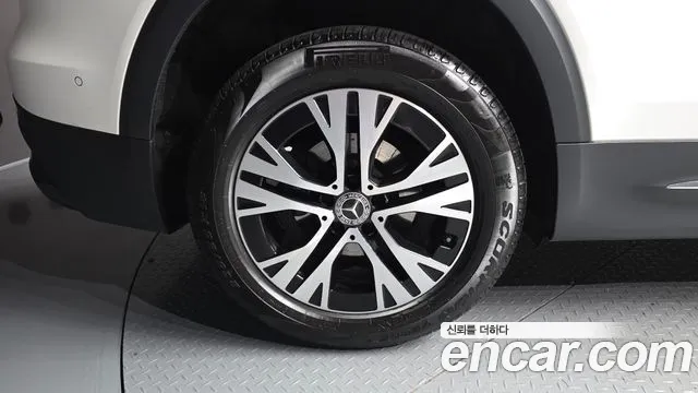 Mercedes-Benz GLB 2024 thumb 10