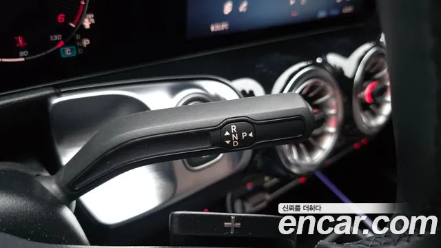 Mercedes-Benz GLB 2024 thumb 12