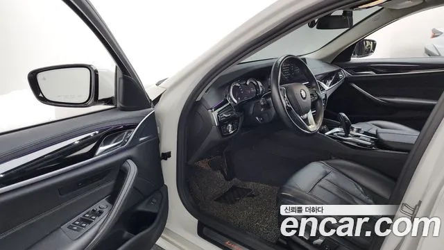 BMW 5 серии 2017 thumb 11