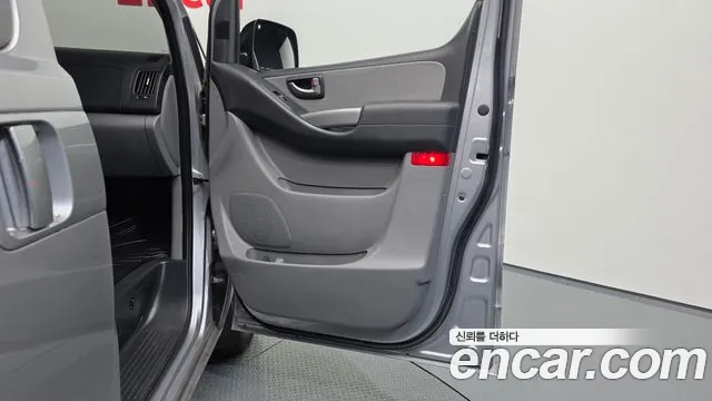 Hyundai Staria 2016 thumb 3
