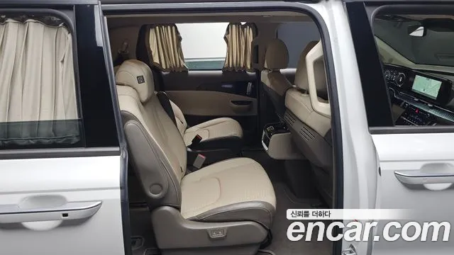Kia Carnival 2021 thumb 4