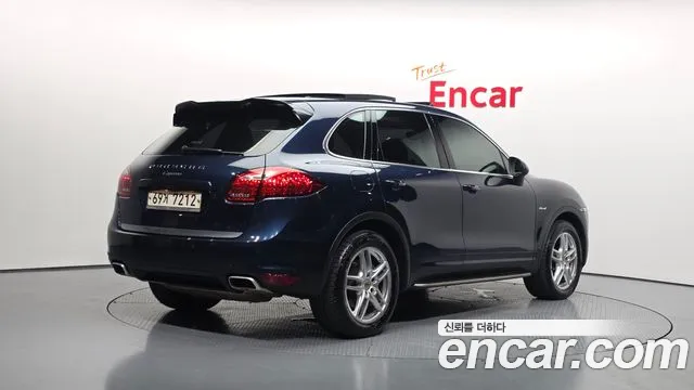 Porsche Cayenne 2011 thumb 9
