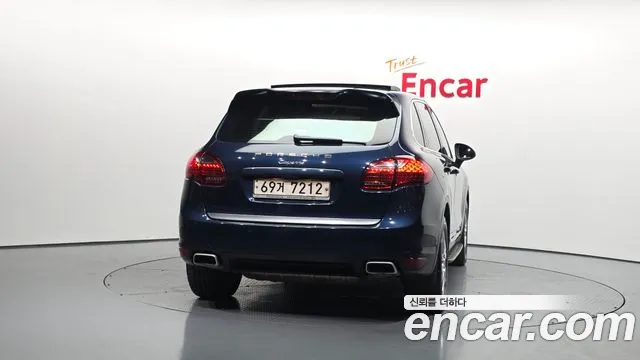 Porsche Cayenne 2011 thumb 12