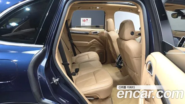 Porsche Cayenne 2011 thumb 8