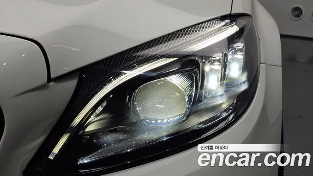 Mercedes-Benz C-Class 2019 thumb 2