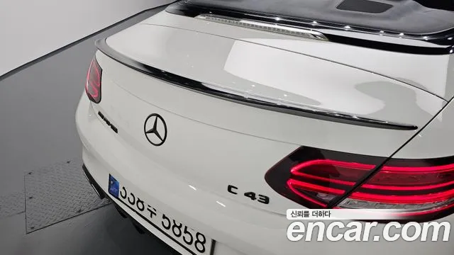 Mercedes-Benz C-Class 2019 thumb 12