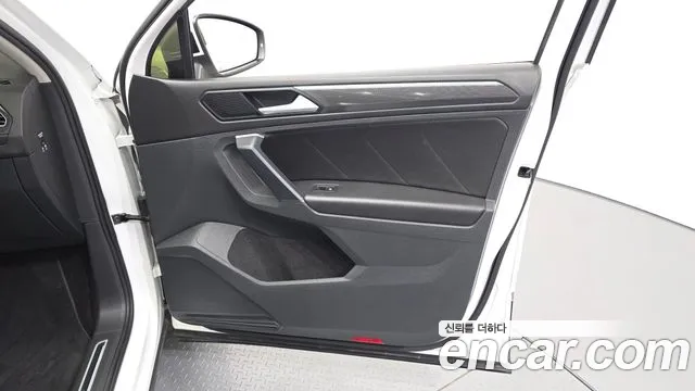 Volkswagen Tiguan 2020 thumb 2