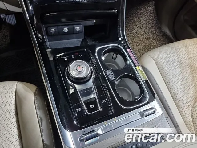 Kia Carnival 2021 thumb 4
