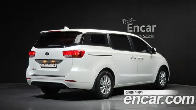 Kia Carnival 2017 thumb 4