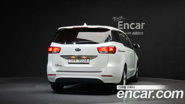 Kia Carnival 2017 thumb 12