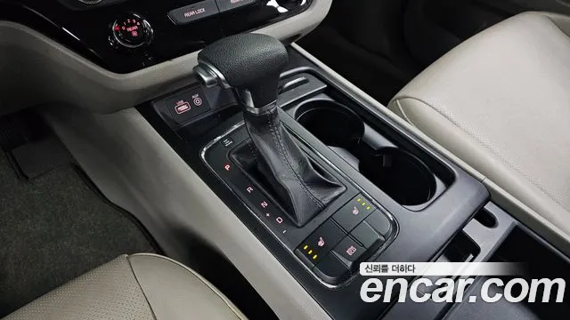 Kia Carnival 2017 thumb 2