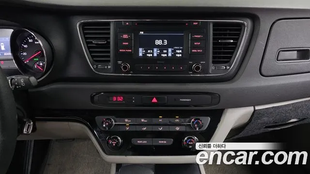 Kia Carnival 2017 thumb 11