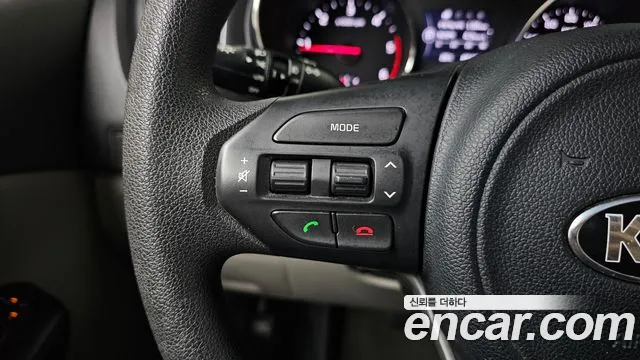 Kia Carnival 2017 thumb 5