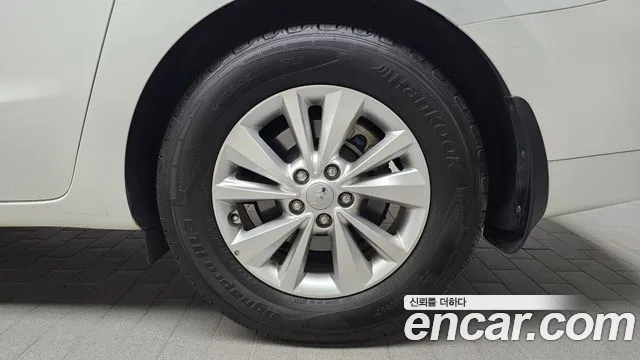 Kia Carnival 2017 thumb 8