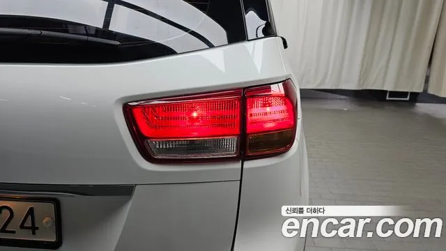 Kia Carnival 2017 thumb 9