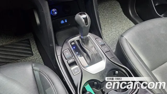 Hyundai Santafe 2017 thumb 6