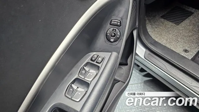 Hyundai Santafe 2017 thumb 9