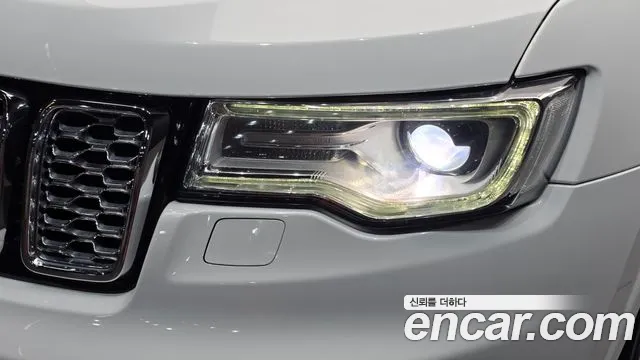 Jeep Grand Cherokee 2017 thumb 12