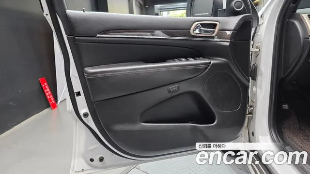 Jeep Grand Cherokee 2017 thumb 6