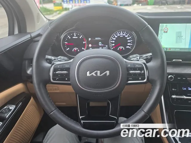 Kia Carnival 2023 thumb 4