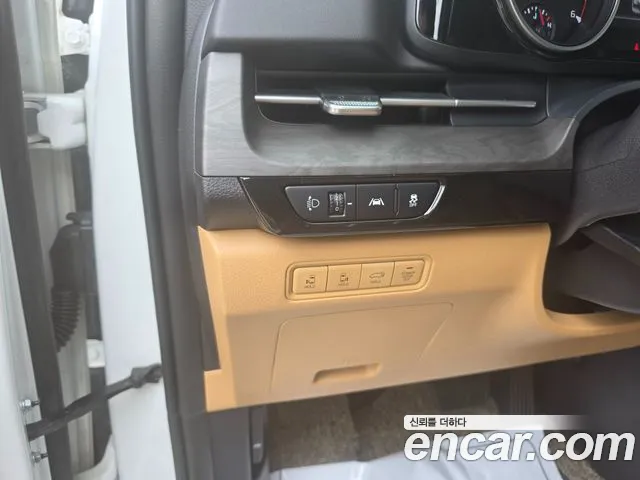 Kia Carnival 2023 thumb 6