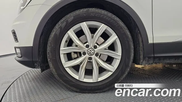 Volkswagen Tiguan 2018 thumb 11