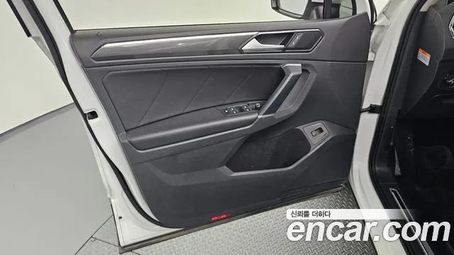 Volkswagen Tiguan 2018 thumb 4