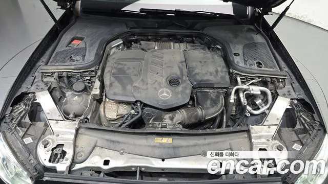 Mercedes-Benz E-Class 2017 thumb 12