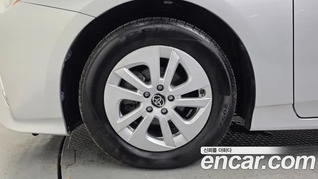 Toyota Prius 2017 thumb 9