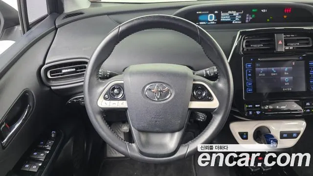 Toyota Prius 2017 thumb 8
