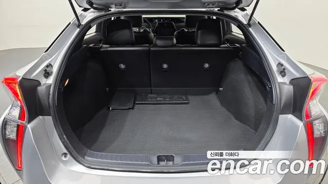 Toyota Prius 2017 thumb 2