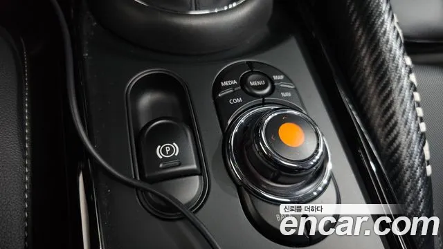 Mini Cooper Clubman 2020 thumb 11