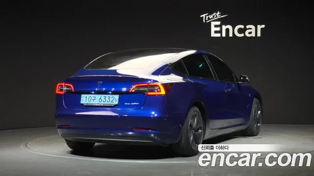 Tesla Model 3 2020 thumb 8