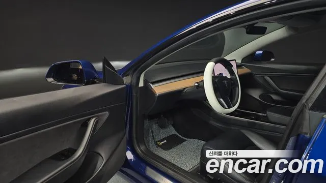 Tesla Model 3 2020 thumb 9