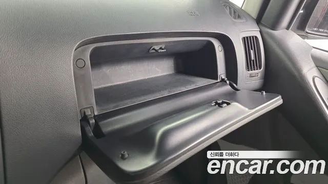 Hyundai Staria 2015 thumb 3