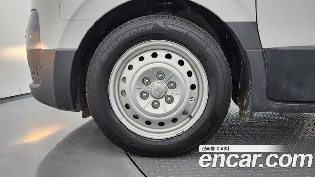 Hyundai Staria 2024 thumb 5