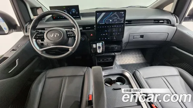 Hyundai Staria 2024 thumb 9