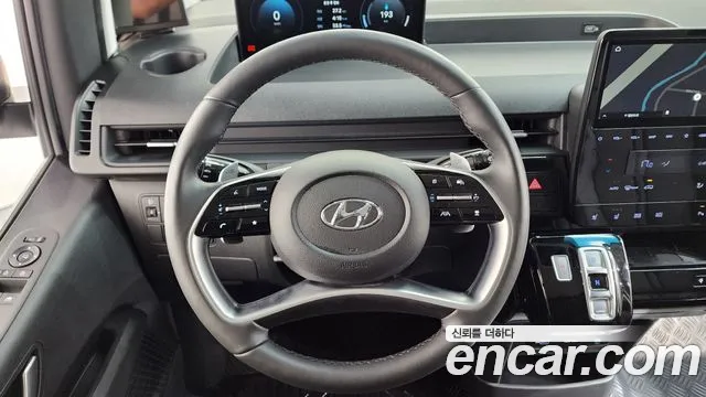 Hyundai Staria 2024 thumb 3