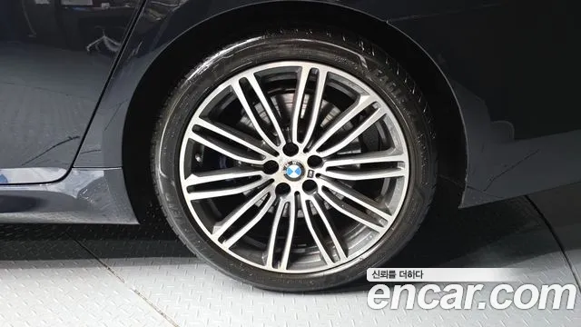 BMW 5 серии 2019 thumb 2