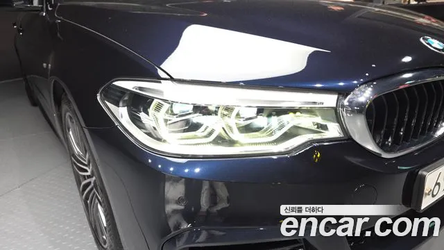 BMW 5 серии 2019 thumb 12