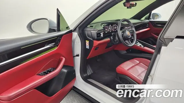 Porsche Macan EV 2025 thumb 10