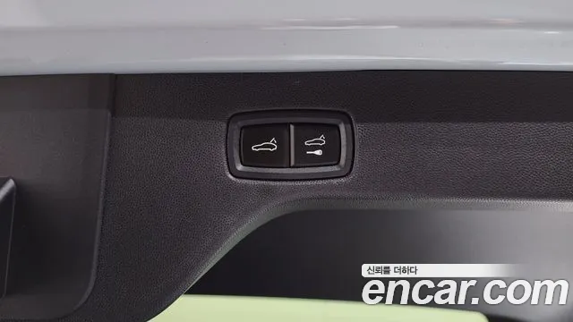 Porsche Macan EV 2025 thumb 12