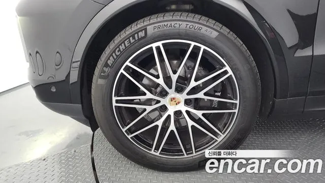 Porsche Cayenne 2025 thumb 11