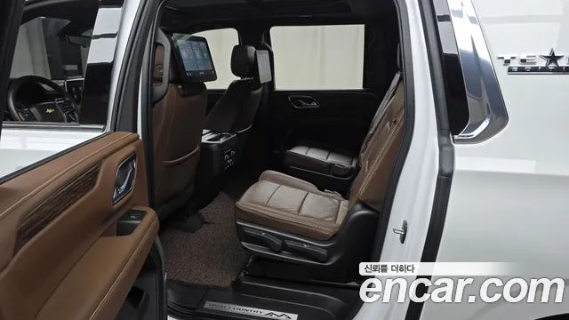 Chevrolet Suburban 2021 thumb 12
