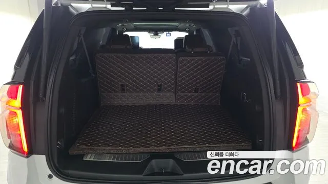 Chevrolet Suburban 2021 thumb 9